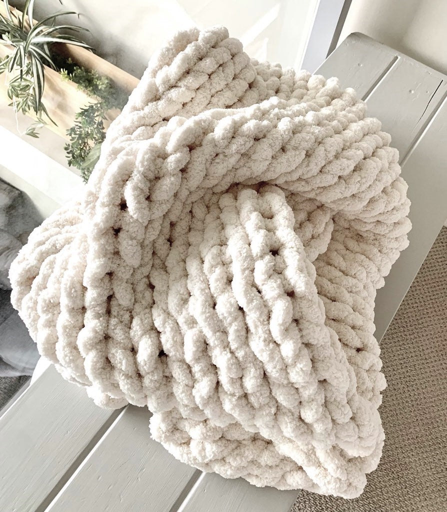 Vintage Classic White Chenille 50x70 Chunky Knit blanket Throw