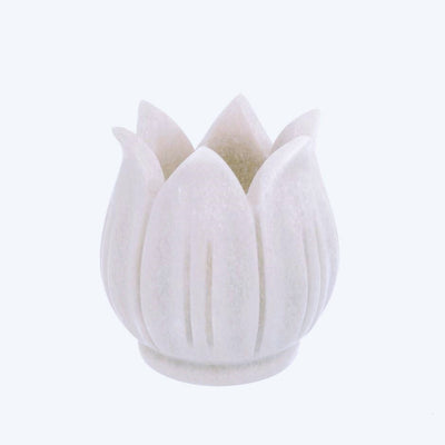 Marble Blossom candle votive with pointed scallop